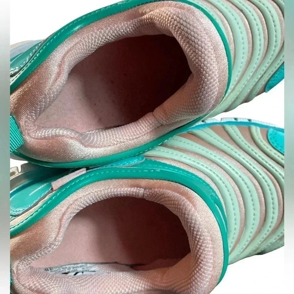 Nike Dynamo Free Green/Pink Slip On Sneakers - Picture 7 of 10